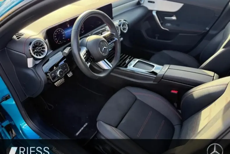 Mercedes-Benz CLA 200 din 2024 cu 15.984 km - oferta MER161710 - foto 5