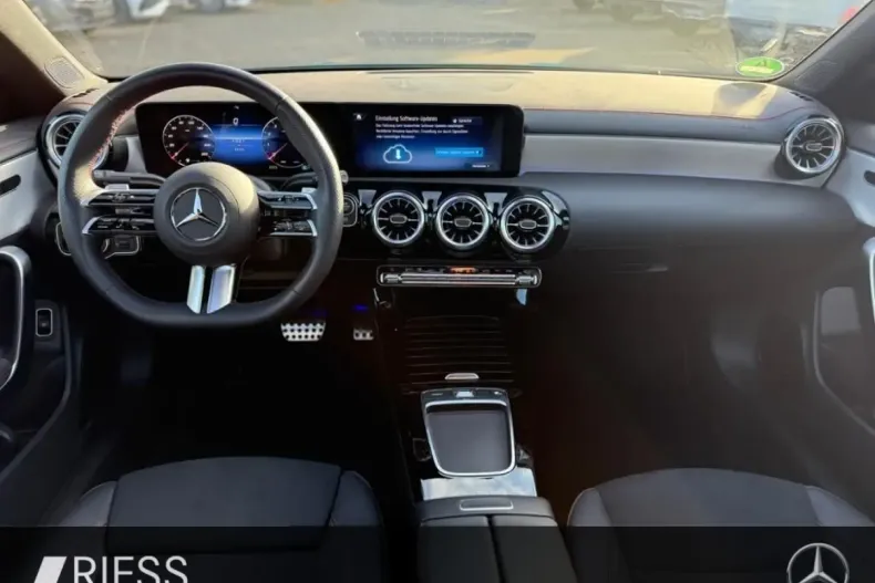 Mercedes-Benz CLA 200 din 2024 cu 15.984 km - oferta MER161710 - foto 12