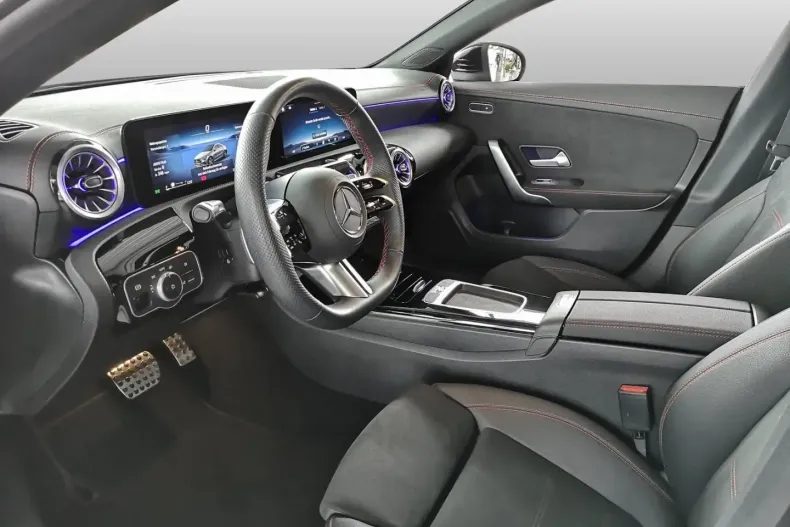 Mercedes-Benz CLA 180 din 2024 cu 8.512 km - oferta MER161711 - foto 11