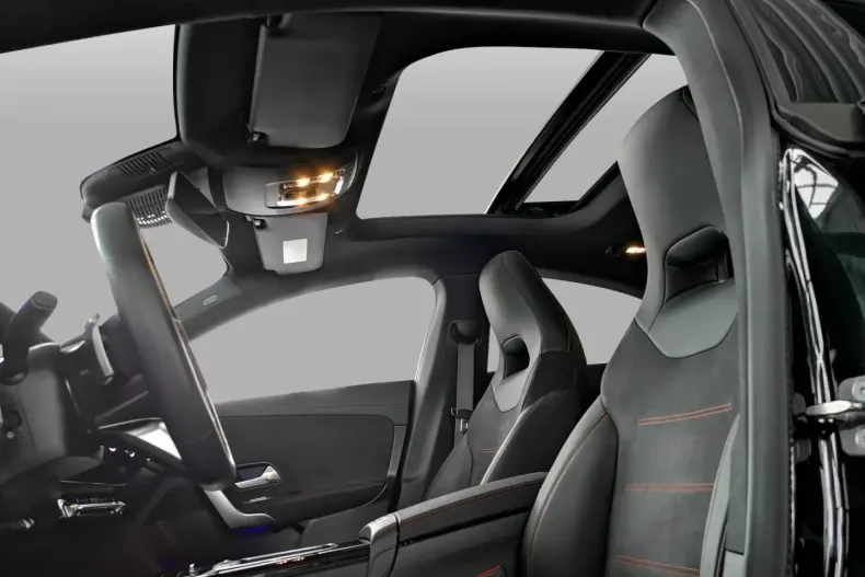 Mercedes-Benz CLA 180 din 2024 cu 8.512 km - oferta MER161711 - foto 12