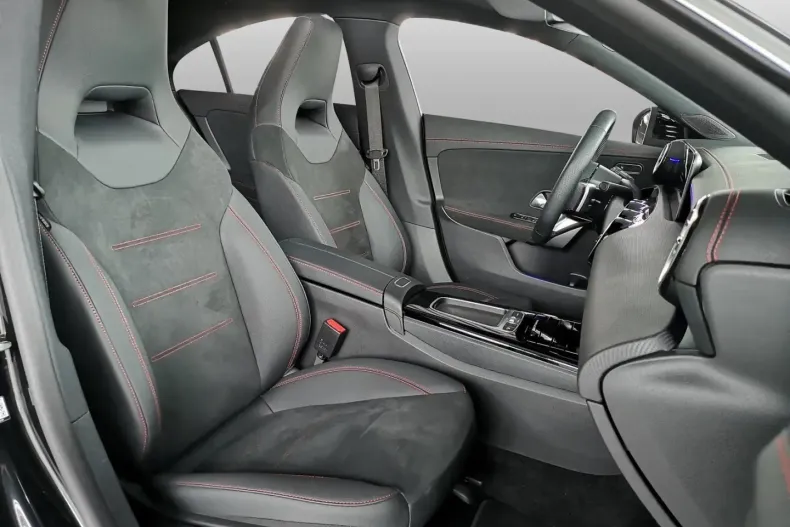 Mercedes-Benz CLA 180 din 2024 cu 8.512 km - oferta MER161711 - foto 17