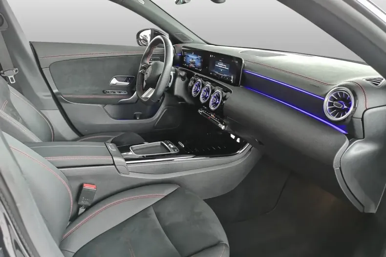 Mercedes-Benz CLA 180 din 2024 cu 8.512 km - oferta MER161711 - foto 18