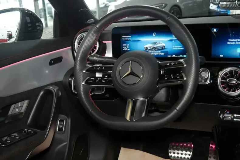 Mercedes-Benz CLA 180 din 2024 cu 4.255 km - oferta MER161713 - foto 8