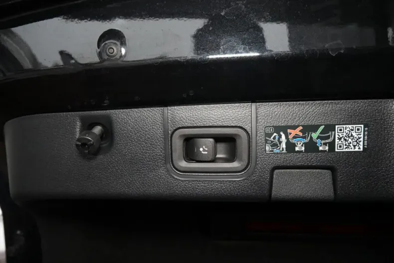 Mercedes-Benz CLA 180 din 2024 cu 4.255 km - oferta MER161713 - foto 13