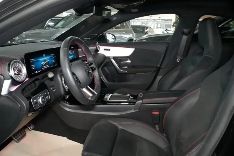 Mercedes-Benz CLA 180 din 2024 cu 4.255 km - oferta MER161713 - foto 14