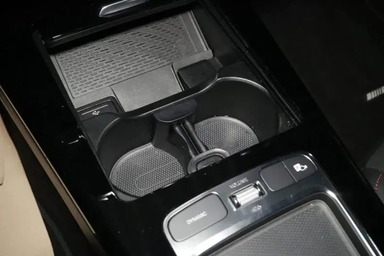 Mercedes-Benz CLA 180 din 2024 cu 4.255 km - oferta MER161713 - foto 19