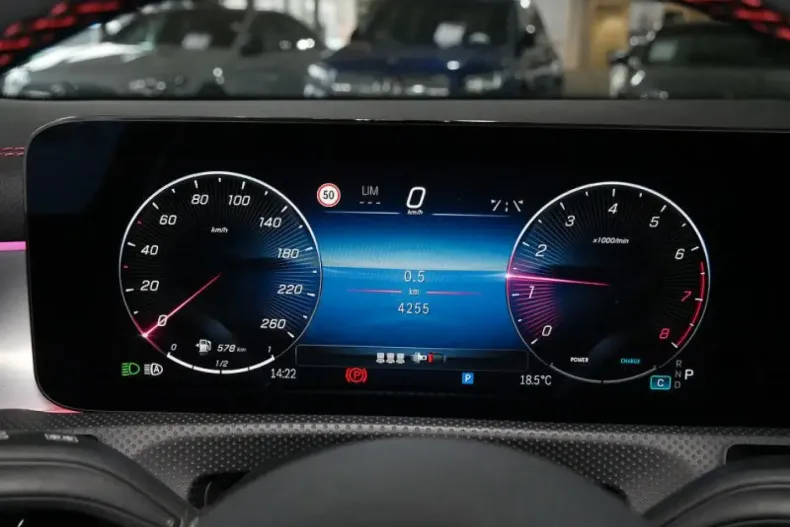 Mercedes-Benz CLA 180 din 2024 cu 4.255 km - oferta MER161713 - foto 20