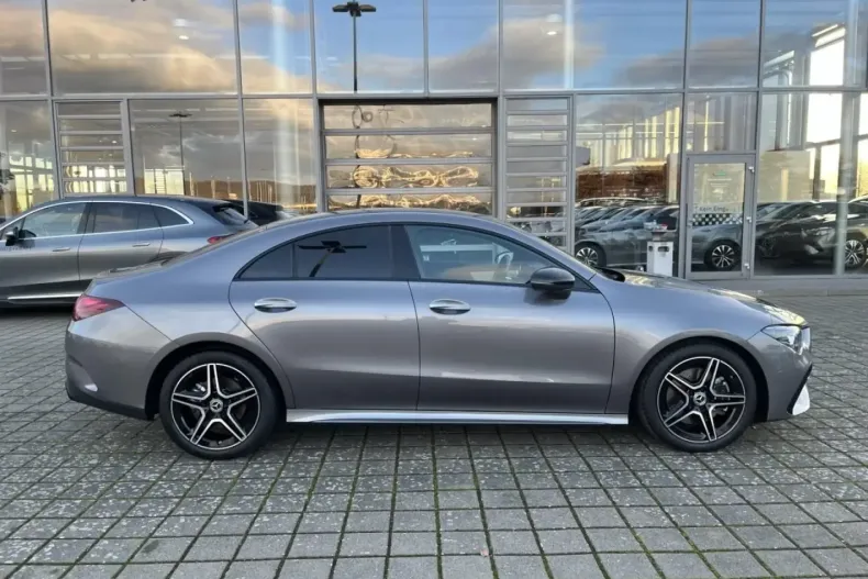 Mercedes-Benz CLA 200 din 2024 cu 7.750 km - oferta MER161714 - foto 3