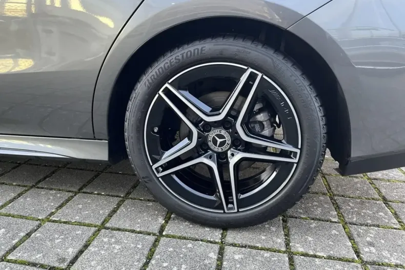 Mercedes-Benz CLA 200 din 2024 cu 7.750 km - oferta MER161714 - foto 9