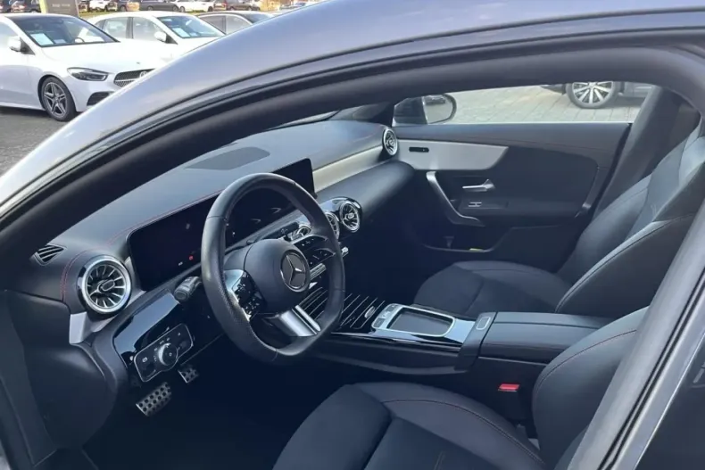 Mercedes-Benz CLA 200 din 2024 cu 7.750 km - oferta MER161714 - foto 10