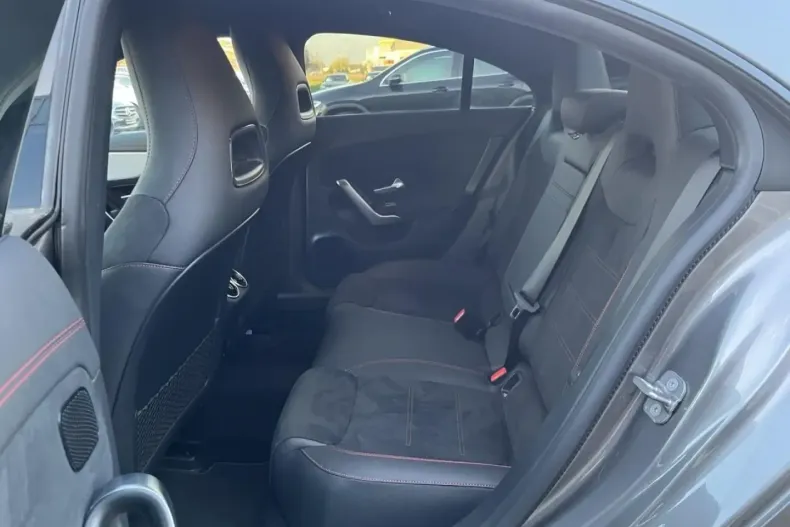 Mercedes-Benz CLA 200 din 2024 cu 7.750 km - oferta MER161714 - foto 11