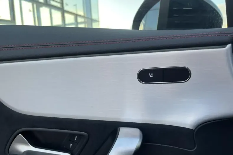 Mercedes-Benz CLA 200 din 2024 cu 7.750 km - oferta MER161714 - foto 15