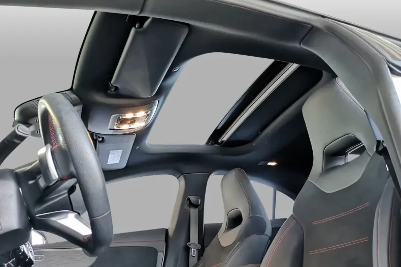 Mercedes-Benz CLA 180 din 2024 cu 8.768 km - oferta MER161715 - foto 12