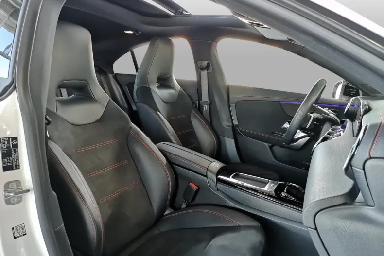 Mercedes-Benz CLA 180 din 2024 cu 8.768 km - oferta MER161715 - foto 17