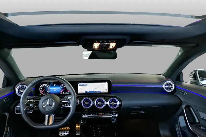 Mercedes-Benz CLA 180 din 2024 cu 8.768 km - oferta MER161715 - foto 19