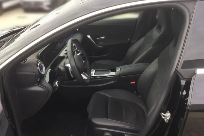 Mercedes-Benz CLA 200 din 2024 cu 17.200 km - oferta MER161725 - foto 8