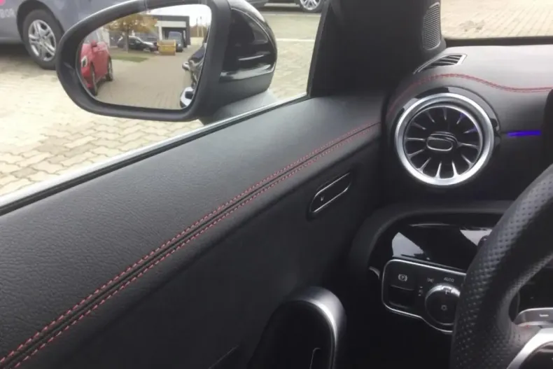 Mercedes-Benz CLA 200 din 2024 cu 17.200 km - oferta MER161725 - foto 9