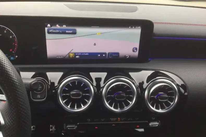 Mercedes-Benz CLA 200 din 2024 cu 17.200 km - oferta MER161725 - foto 10