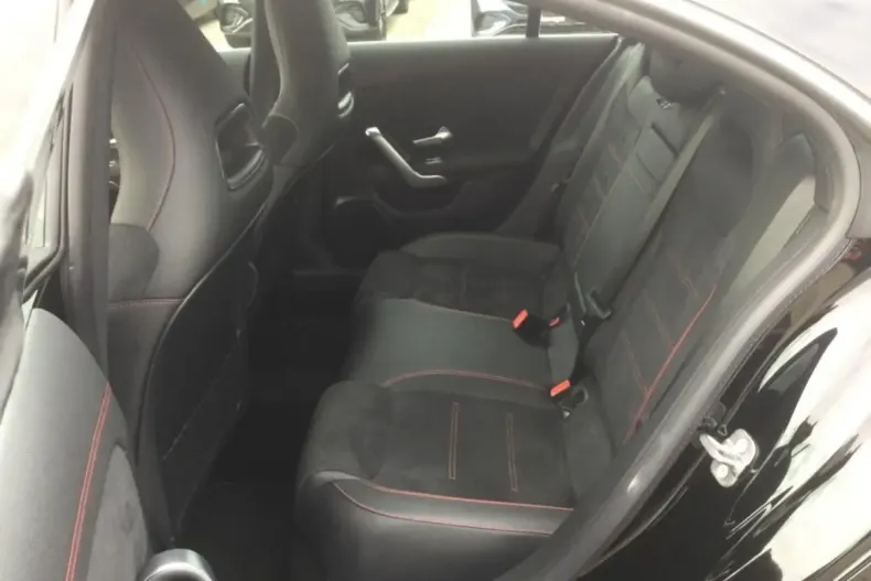 Mercedes-Benz CLA 200 din 2024 cu 17.200 km - oferta MER161725 - foto 14