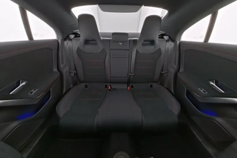 Mercedes-Benz CLA 200 din 2024 cu 26.930 km - oferta MER161727 - foto 4