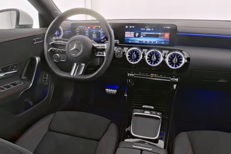 Mercedes-Benz CLA 200 din 2024 cu 26.930 km - oferta MER161727 - foto 5