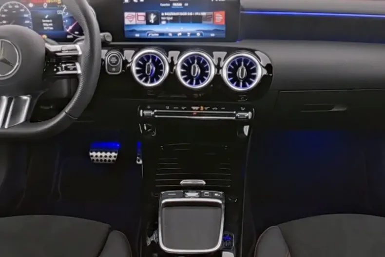 Mercedes-Benz CLA 200 din 2024 cu 26.930 km - oferta MER161727 - foto 6