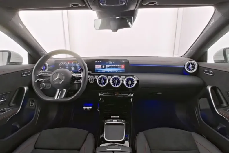 Mercedes-Benz CLA 200 din 2024 cu 26.930 km - oferta MER161727 - foto 9