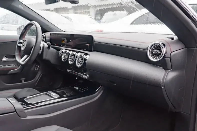 Mercedes-Benz CLA 200 din 2024 cu 19.987 km - oferta MER161755 - foto 5