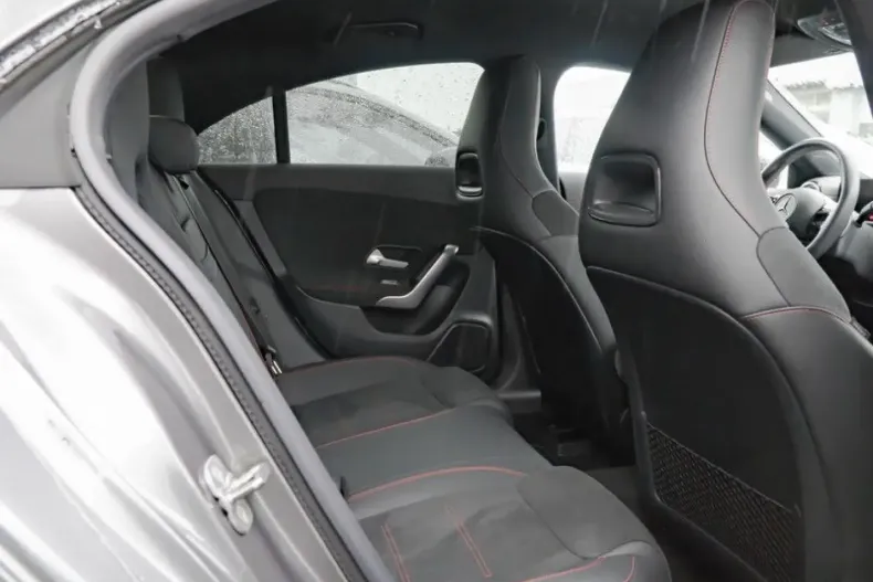 Mercedes-Benz CLA 200 din 2024 cu 19.987 km - oferta MER161755 - foto 7