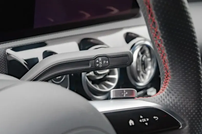 Mercedes-Benz CLA 200 din 2024 cu 19.987 km - oferta MER161755 - foto 11