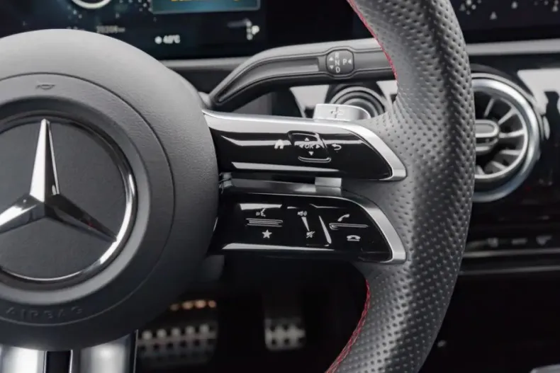 Mercedes-Benz CLA 200 din 2024 cu 19.987 km - oferta MER161755 - foto 12