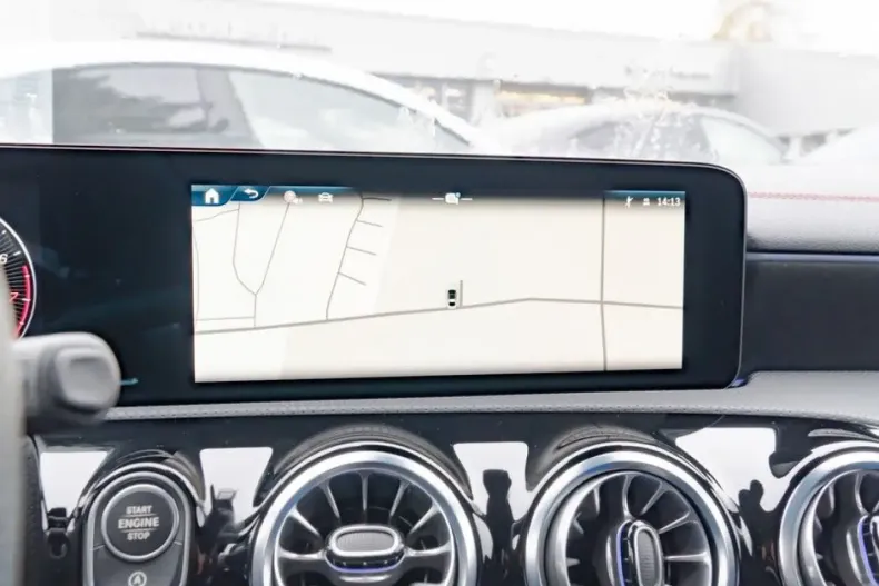 Mercedes-Benz CLA 200 din 2024 cu 19.987 km - oferta MER161755 - foto 17