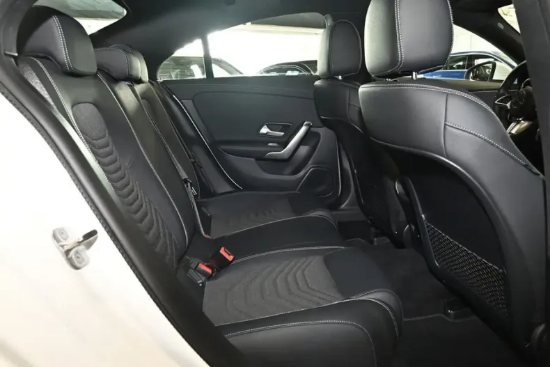 Mercedes-Benz CLA 180 din 2024 cu 11.600 km - oferta MER161757 - foto 4