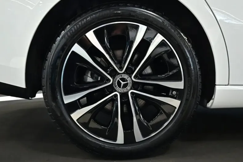 Mercedes-Benz CLA 180 din 2024 cu 11.600 km - oferta MER161757 - foto 5