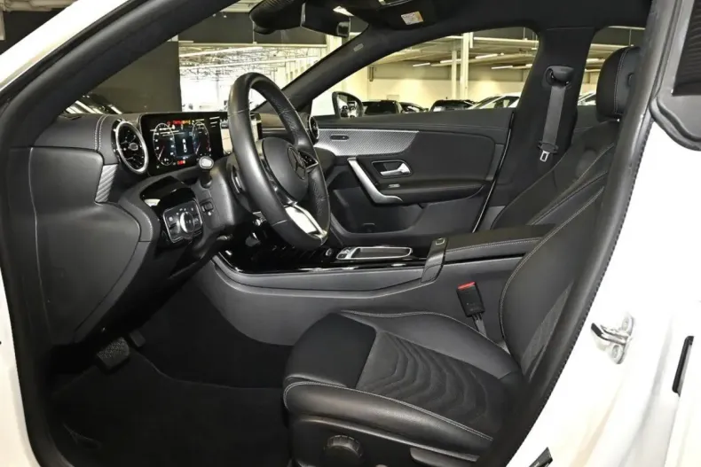 Mercedes-Benz CLA 180 din 2024 cu 11.600 km - oferta MER161757 - foto 7