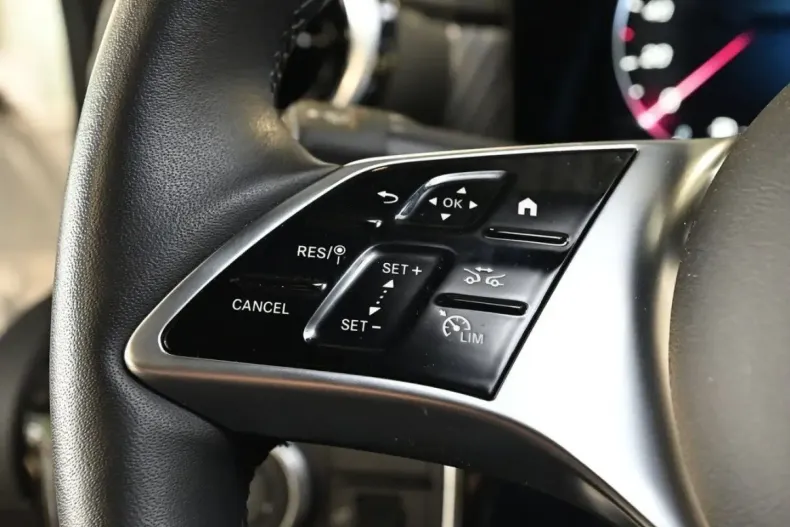 Mercedes-Benz CLA 180 din 2024 cu 11.600 km - oferta MER161757 - foto 14