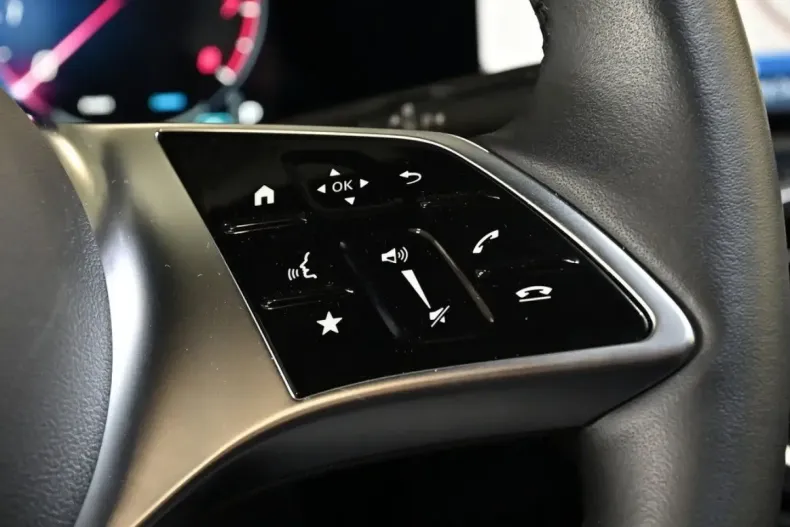 Mercedes-Benz CLA 180 din 2024 cu 11.600 km - oferta MER161757 - foto 15