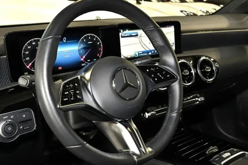 Mercedes-Benz CLA 180 din 2024 cu 11.600 km - oferta MER161757 - foto 20