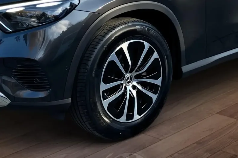 Mercedes-Benz GLC 200 din 2024 cu 8.881 km - oferta MER161762 - foto 2