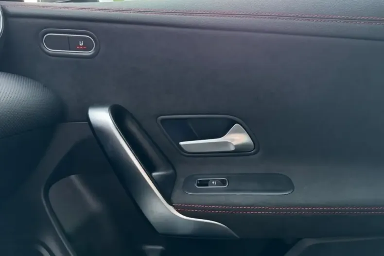 Mercedes-Benz CLA 200 din 2024 cu 18.980 km - oferta MER161767 - foto 17