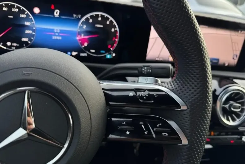 Mercedes-Benz CLA 200 din 2024 cu 18.980 km - oferta MER161767 - foto 26