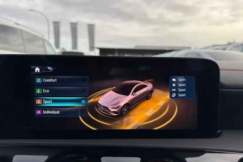 Mercedes-Benz CLA 200 din 2024 cu 18.980 km - oferta MER161767 - foto 29