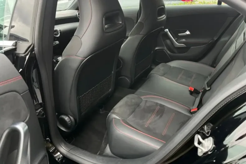 Mercedes-Benz CLA 180 din 2024 cu 12.178 km - oferta MER161768 - foto 4