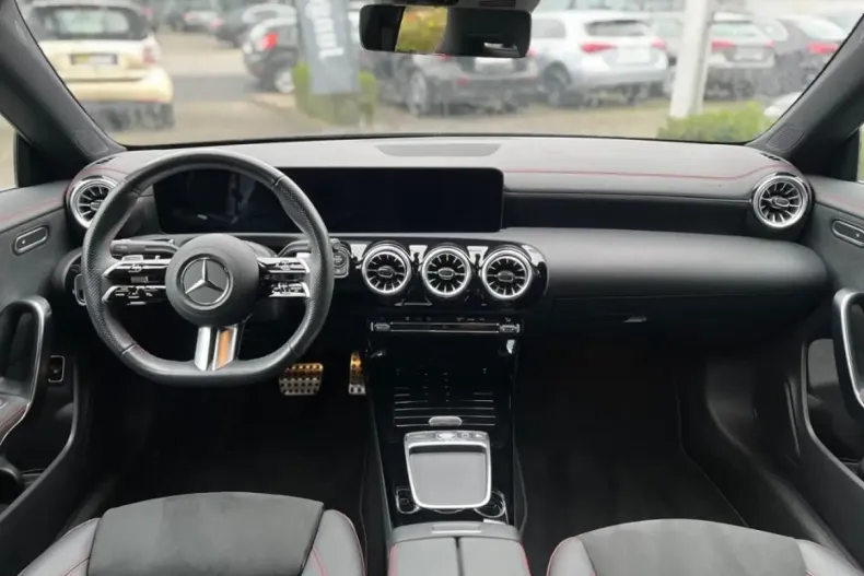 Mercedes-Benz CLA 180 din 2024 cu 12.178 km - oferta MER161768 - foto 6