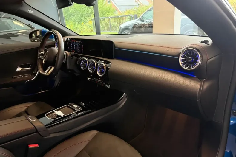 Mercedes-Benz CLA 180 din 2024 cu 18.530 km - oferta MER161770 - foto 6