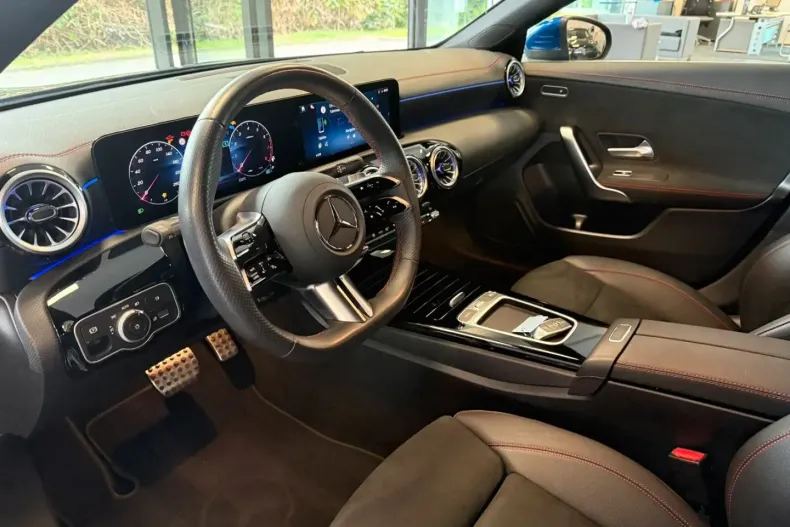 Mercedes-Benz CLA 180 din 2024 cu 18.530 km - oferta MER161770 - foto 9