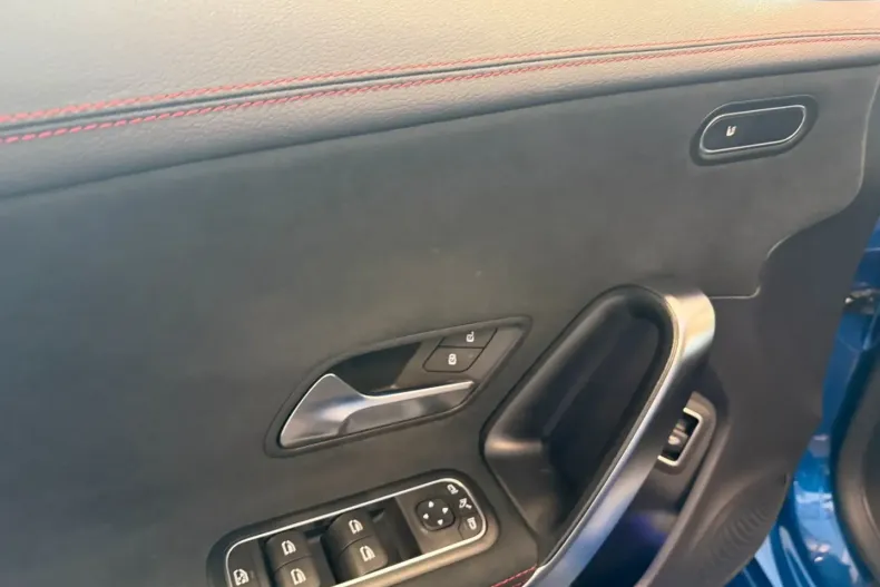 Mercedes-Benz CLA 180 din 2024 cu 18.530 km - oferta MER161770 - foto 11