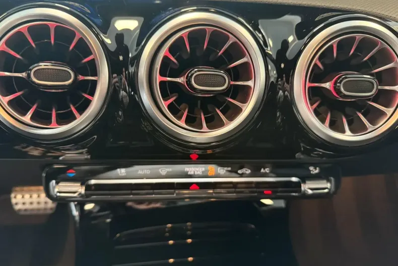 Mercedes-Benz CLA 180 din 2024 cu 18.530 km - oferta MER161770 - foto 18