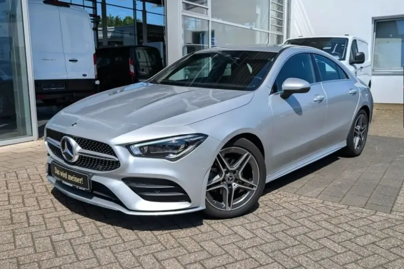 Mercedes-Benz CLA 180 din 2023 cu 25.946 km - oferta MER161771 - foto 1
