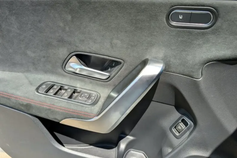 Mercedes-Benz CLA 180 din 2023 cu 25.946 km - oferta MER161771 - foto 14